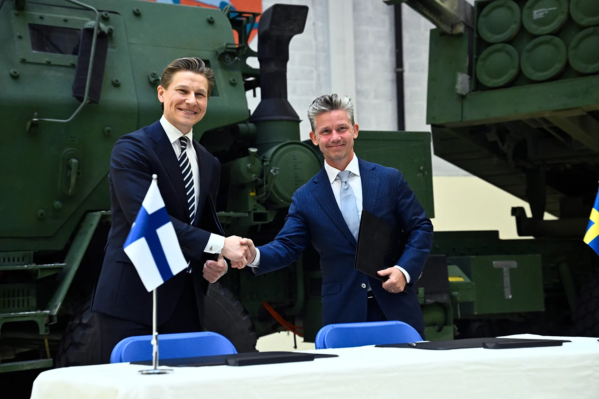 FILE. Finland's Defence Minister Antti Häkkänen and Sweden's Defence Minister Pål Jonson shake hands after signing the agreement, 7 Sept. 2026