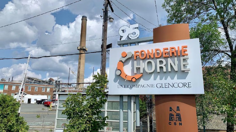 Компания Glencore заявила, что рассмотрит возможность закрытия крупнейшего в Канаде медеплавильного завода