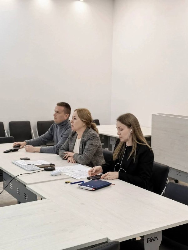 Что получится, если сложить архивные кадры Череповца, кинофестиваль Третьяковской галереи и пчел?