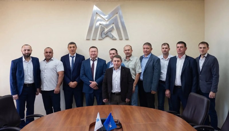 На «ММК-УГОЛЬ» подписали первые индивидуальные контракты с передовиками производства