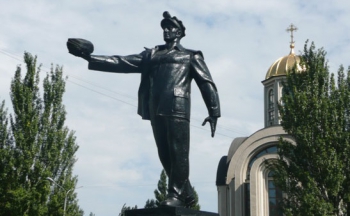 Памятник шахтерам в Донецке В результате военных действий в Донецке 15 октября пострадало 4 мирных жителя
