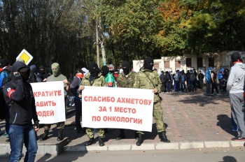Неизвестные с символикой Правого сектора блокируют Запоржсталь Миссия ОБСЕ обеспокоена событиями, произошедших на МК «Запорожсталь» 15 октября 2014 года