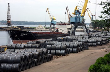 Запорожский торговый порт Запорожсталь увеличила отгрузку металлопродукции речным транспортом на 67 процентов