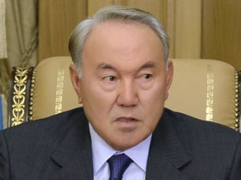 Зарплату надо повысить только производственникам, инженерно-техническому персоналу, а не офисным служащим, которые сидят и протирают одно место - Нурсултан Назарбаев Президент Казахстана принял решение на триллион тенге