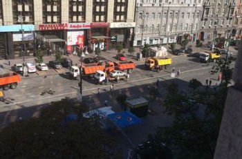 Коммунальная зачистка Майдана Разгон Майдана почти завершен. Активисты вооружаются готовясь отразить нападение