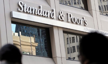 S&P понизило рейтинг РФ до неинвестиционного уровня Standard & Poor's понизило рейтинг Российской Федерации до мусорного
