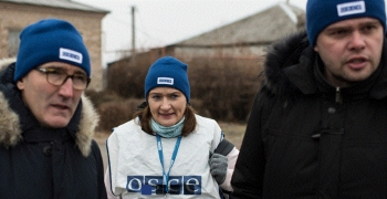Наблюдатели ОБСЕ в селе Трехизбенка, Луганская область Представители ДНР и ЛНР не были готовы обсуждать резолюцию о прекращении огня – ОБСЕ