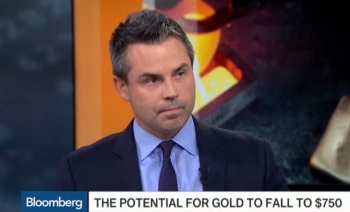 Эрик Балчанес: золото будет стоить 750 долларов за унцию Аналитик Bloomberg предсказал падение цен на золото до 750 долларов за унцию