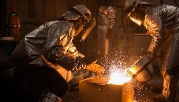 Норникель испытывает алюминиевую спецодежду для металлургов